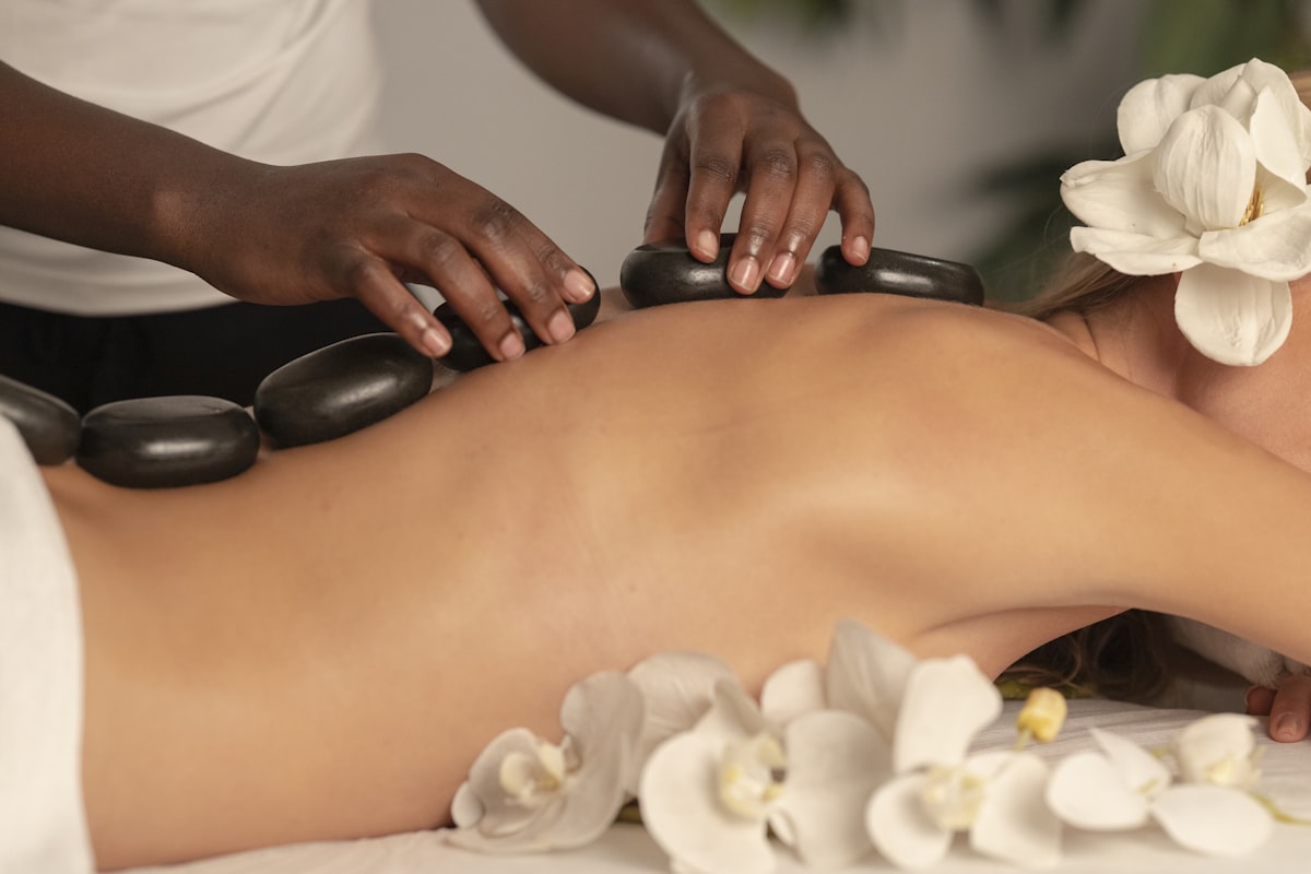 Hot Stone Massage: Alles Wat U Moet Weten
